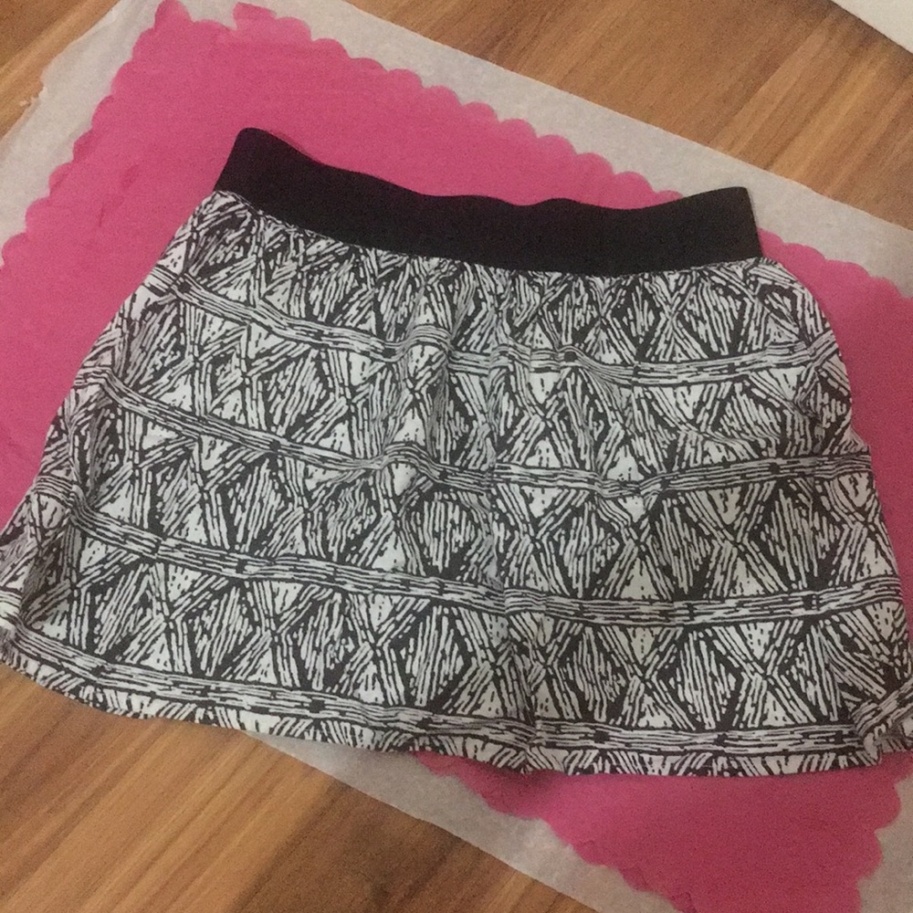Forever 21 women printed short skirt